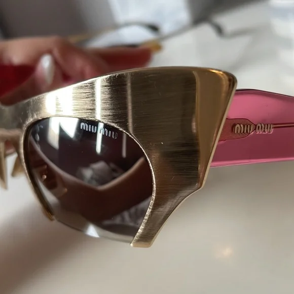 MIU MIU Vintage cat eye metallic gold sunglasses display picture 2